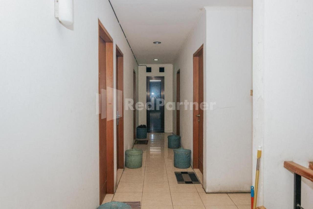 De Lugano Scbd Syariah Mitra Reddoorz Hotell Jakarta Exteriör bild
